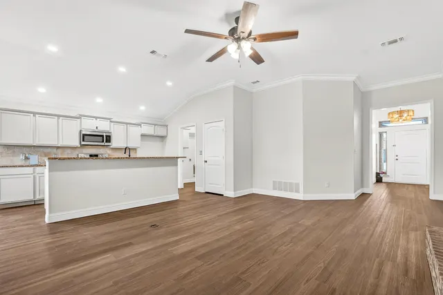 Photo 3 — 7049 95th Street, Lubbock, TX 79424