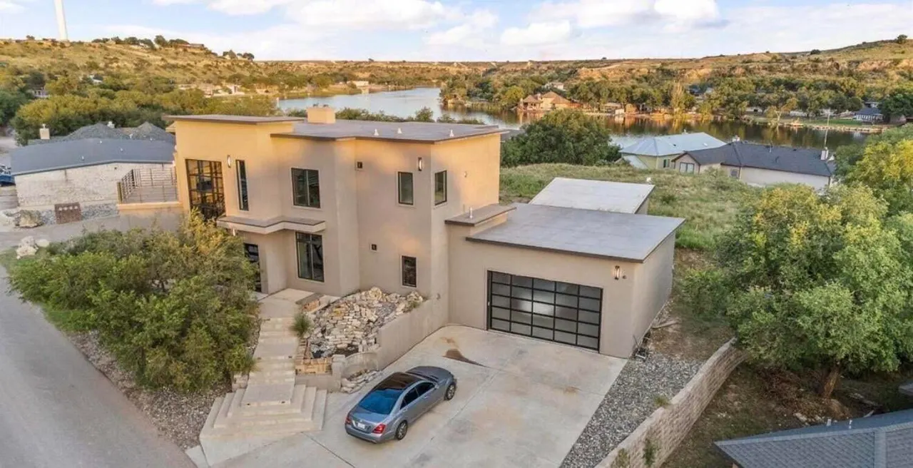 Photo 2 — 2 Jesse James Drive, Lubbock, TX 79404