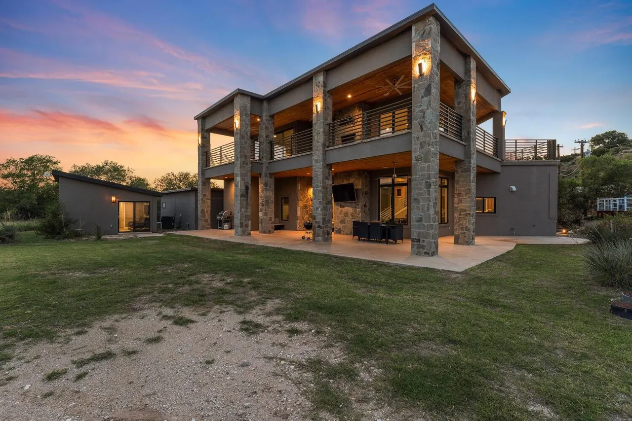 Photo 5 — 2 Jesse James Drive, Lubbock, TX 79404