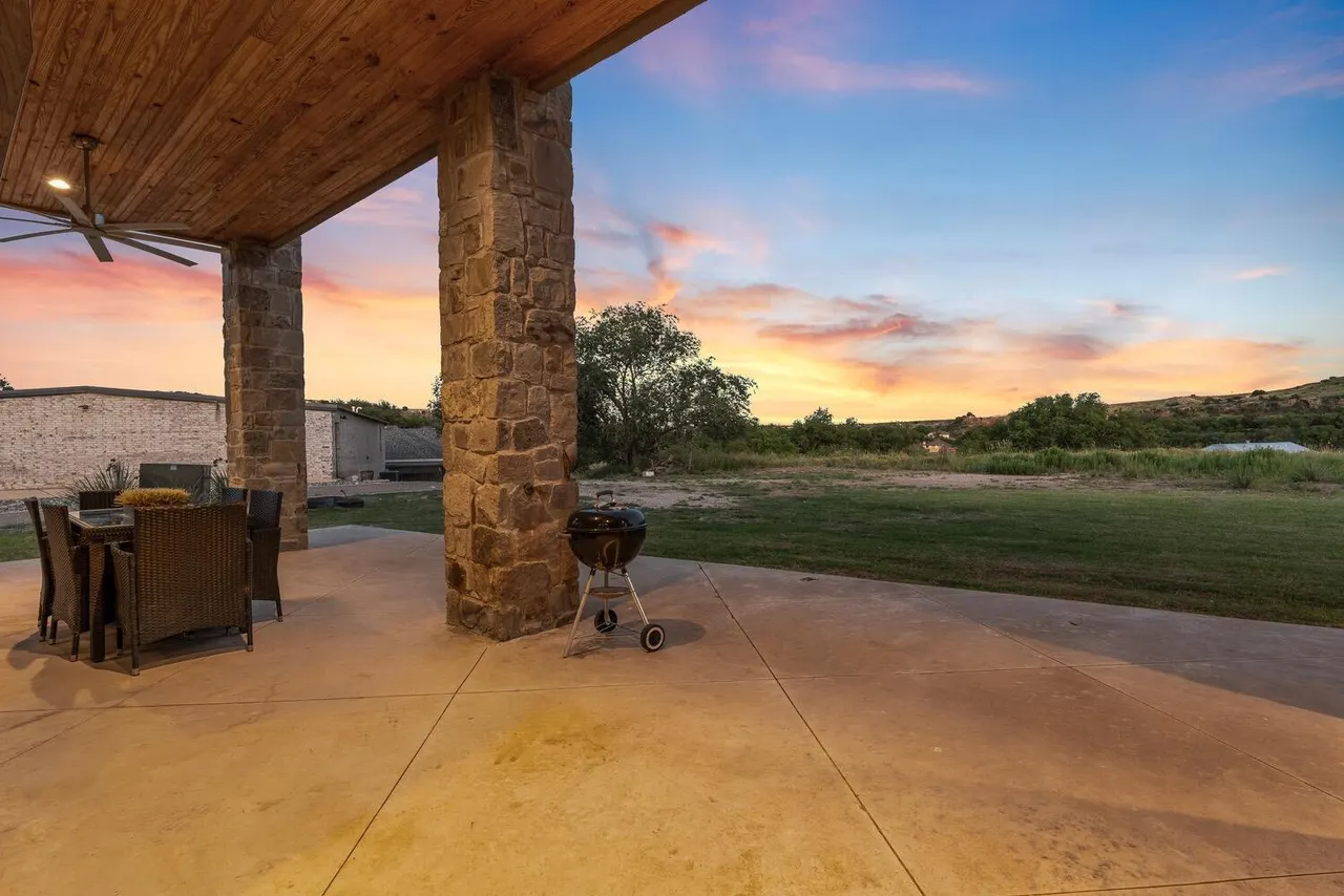 Photo 8 — 2 Jesse James Drive, Lubbock, TX 79404