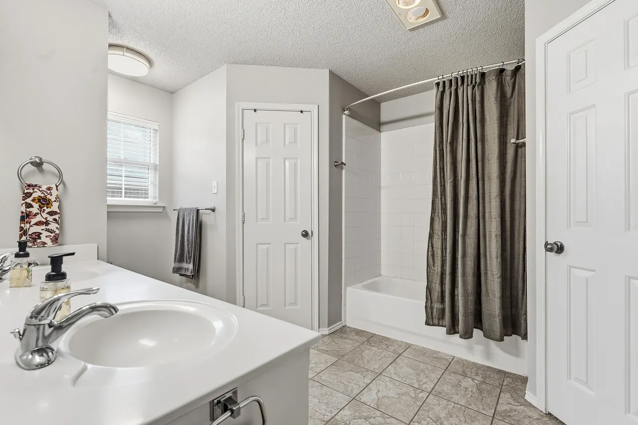 Photo 14 — 5517 101st Street, Lubbock, TX 79424