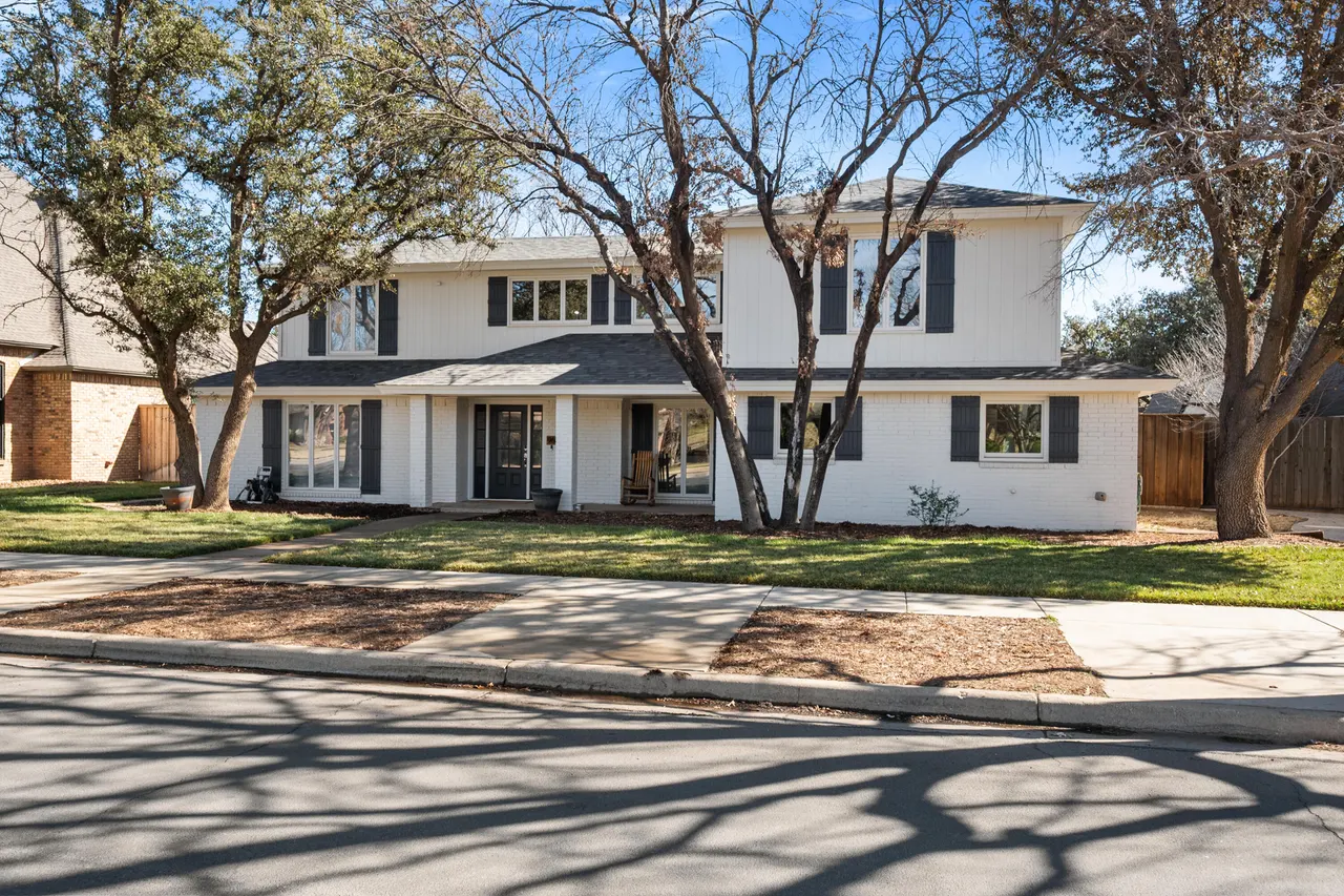 Photo 2 — 9609 Vicksburg Avenue, Lubbock, TX 79424