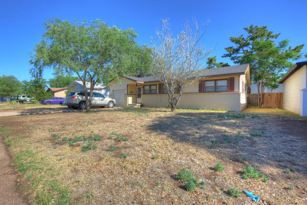 Photo 2 — 1606 42nd Street, Lubbock, TX 79412