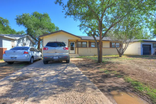 Photo 3 — 1606 42nd Street, Lubbock, TX 79412