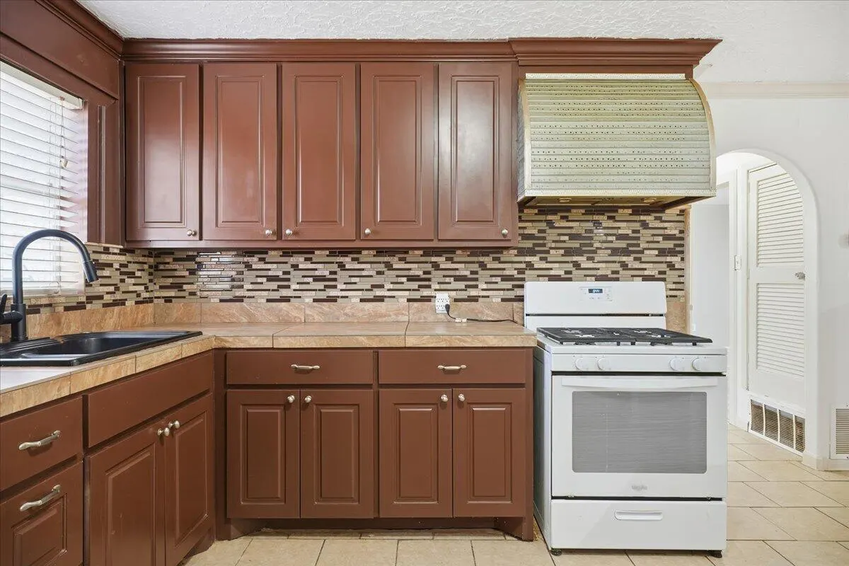 Photo 6 — 510 56th Street, Lubbock, TX 79404