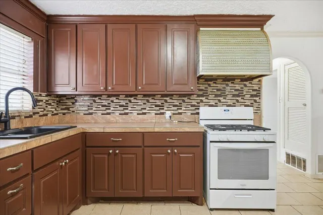 Photo 6 — 510 56th Street, Lubbock, TX 79404