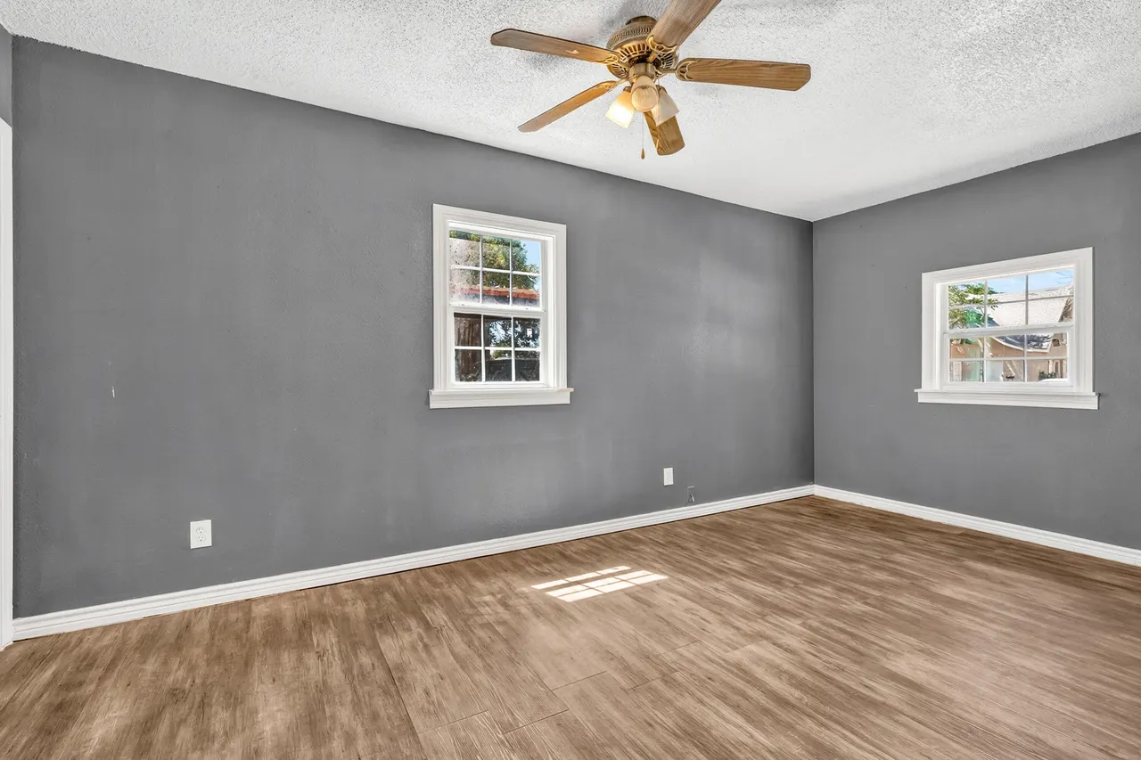 Photo 5 — 2215 20th Street, Lubbock, TX 79411
