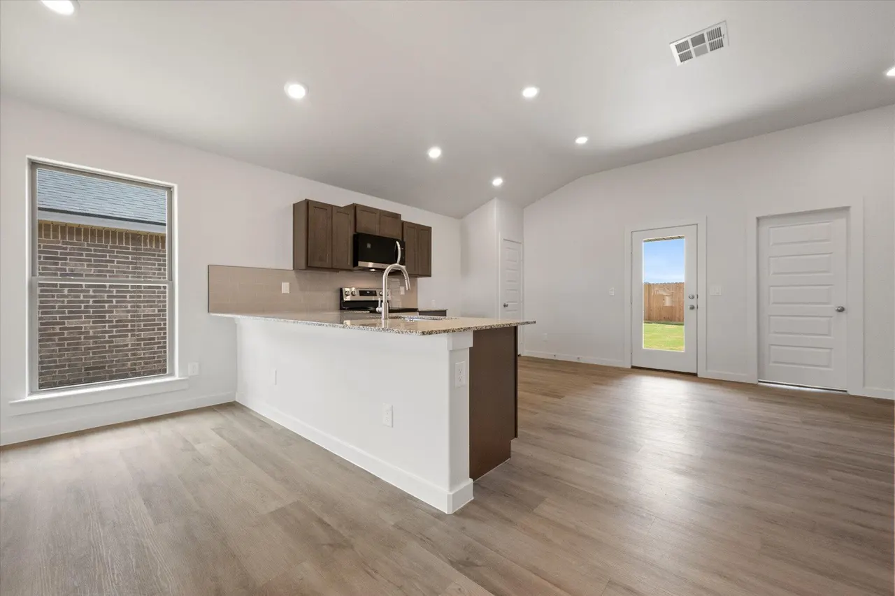 Photo 10 — 6312 Venita Avenue, Lubbock, TX 79407