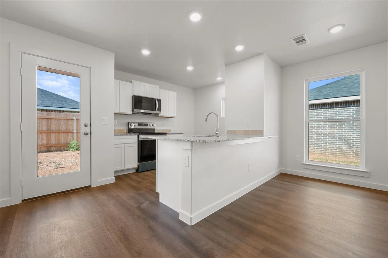 Photo 8 — 506 E 24th Street, Wolfforth, TX 79382