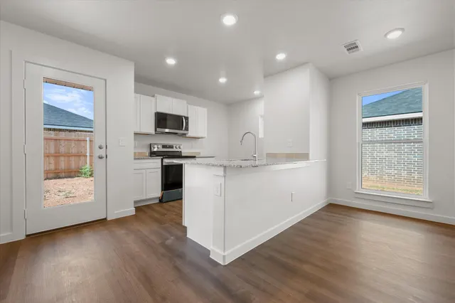 Photo 8 — 506 E 24th Street, Wolfforth, TX 79382