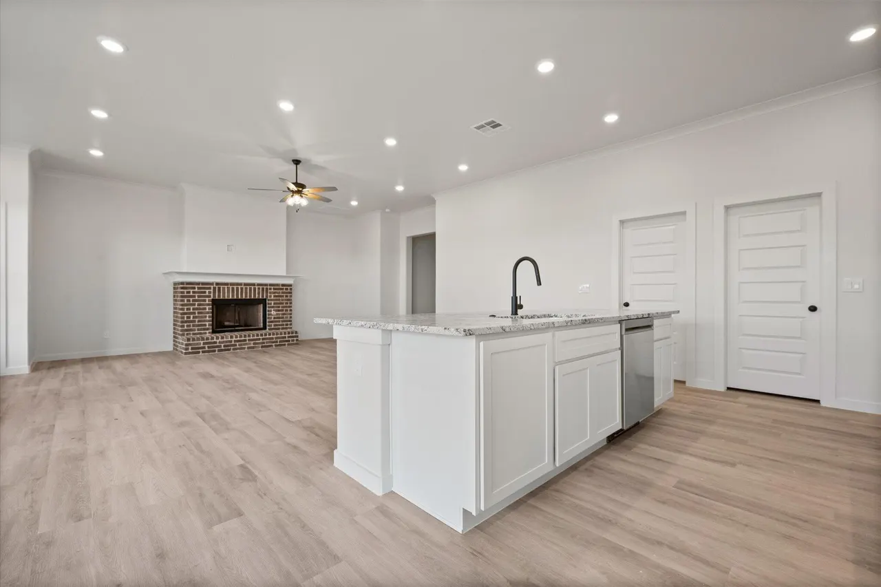 Photo 11 — 6926 53rd Street, Lubbock, TX 79407
