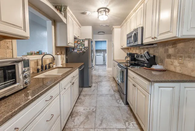 Photo 3 — 1210 S Cedar Street, Brownfield, TX 79316