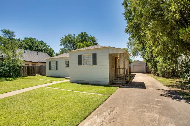 Photo 2 — 2403 32nd Street, Lubbock, TX 79411