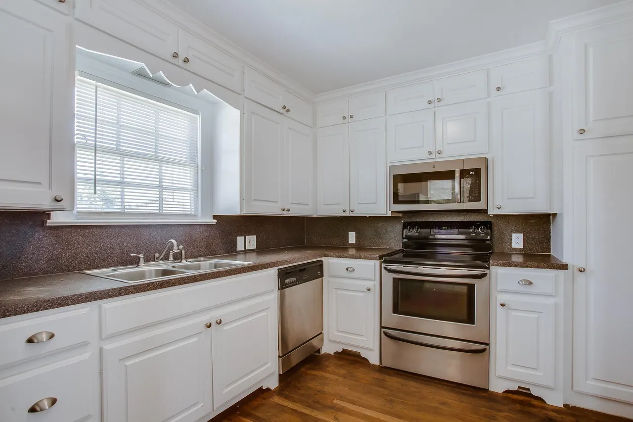 Photo 8 — 2403 32nd Street, Lubbock, TX 79411