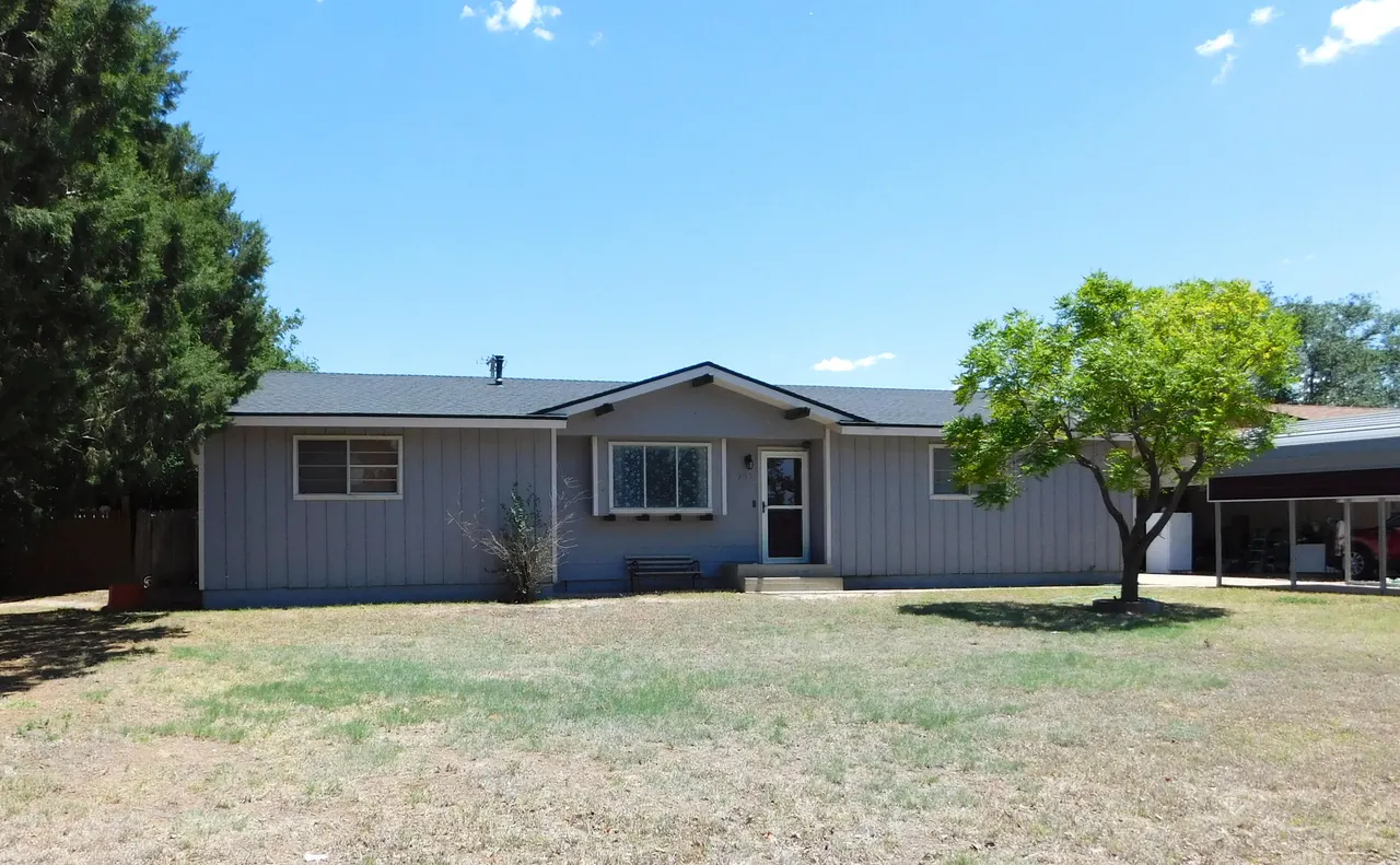 Front exterior — 903 W 8th Street, Muleshoe, TX 79347