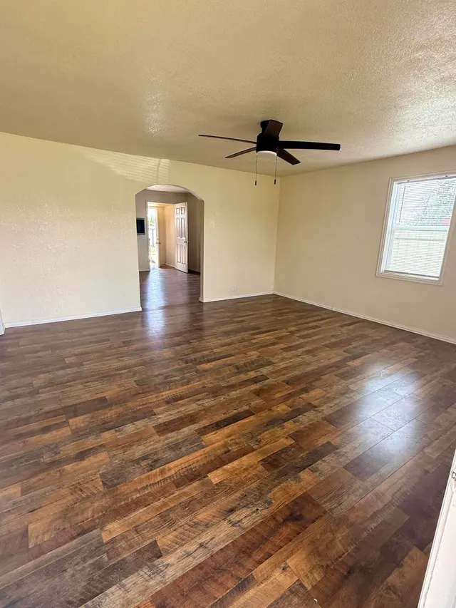 Photo 3 — 307 Ave M, Levelland, TX 79336