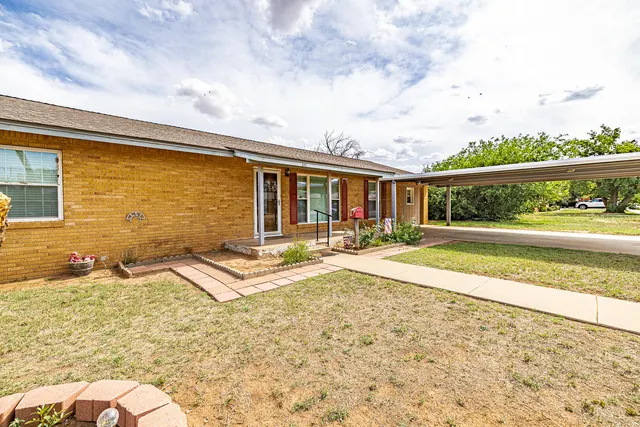 Photo 2 — 203 N 19th Street, Lamesa, TX 79331