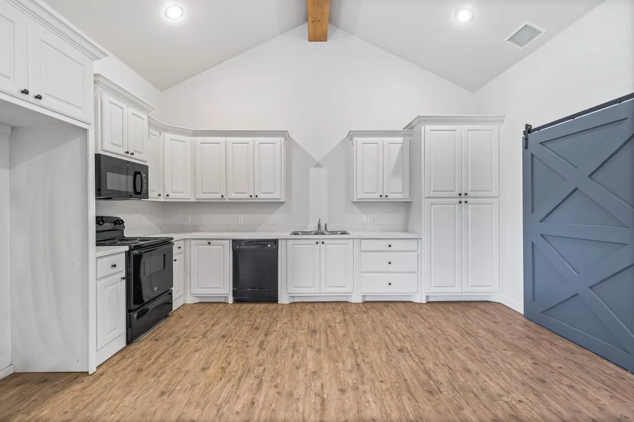 Photo 10 — 2513 111th Street, Lubbock, TX 79423