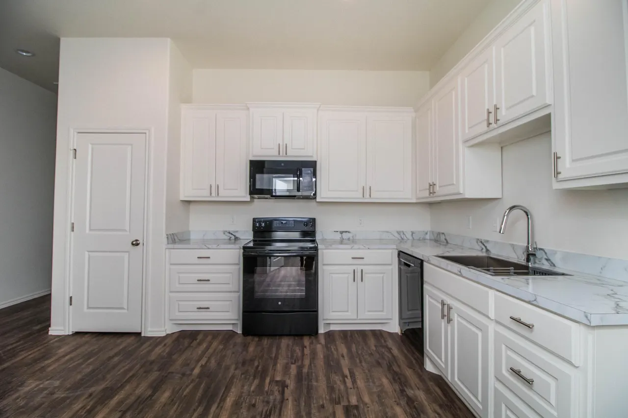Photo 6 — 2015 102nd Street, Lubbock, TX 79423