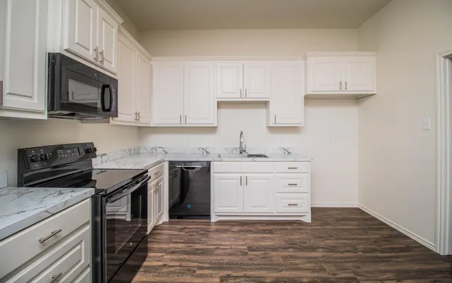 Photo 8 — 2015 102nd Street, Lubbock, TX 79423