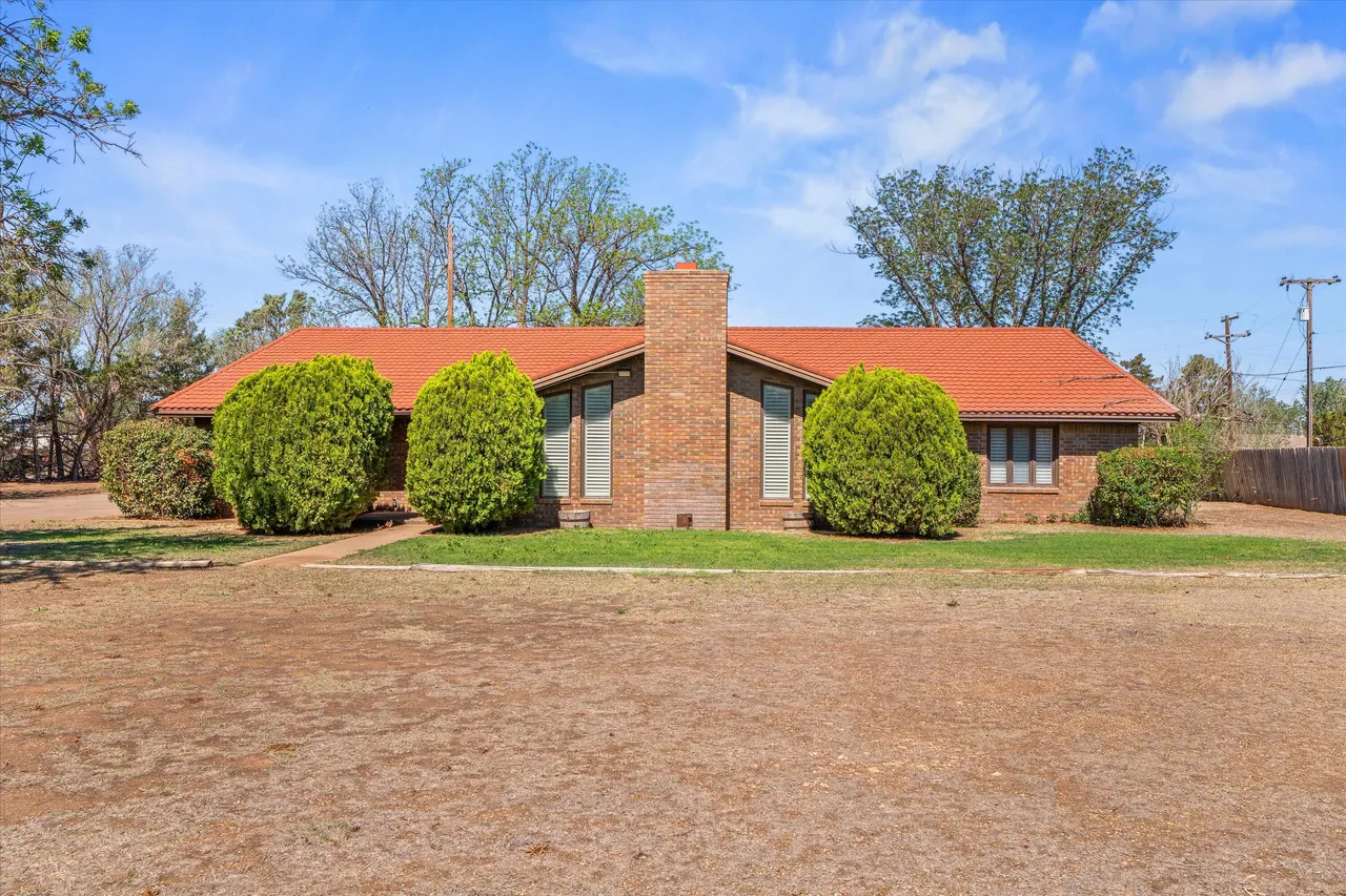 Front exterior — 101 Dana Avenue, Earth, TX 79031