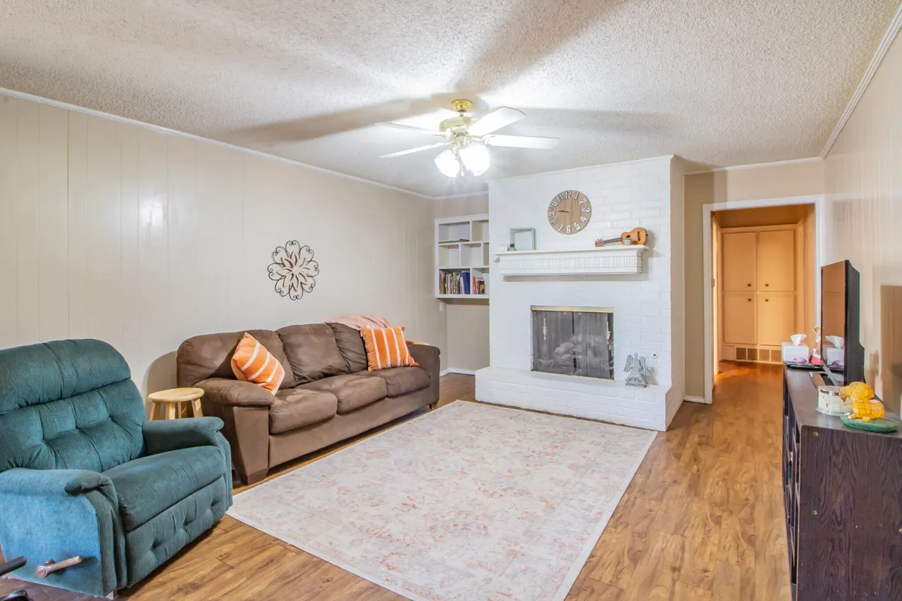 Photo 4 — 7915 Albany Avenue, Lubbock, TX 79424