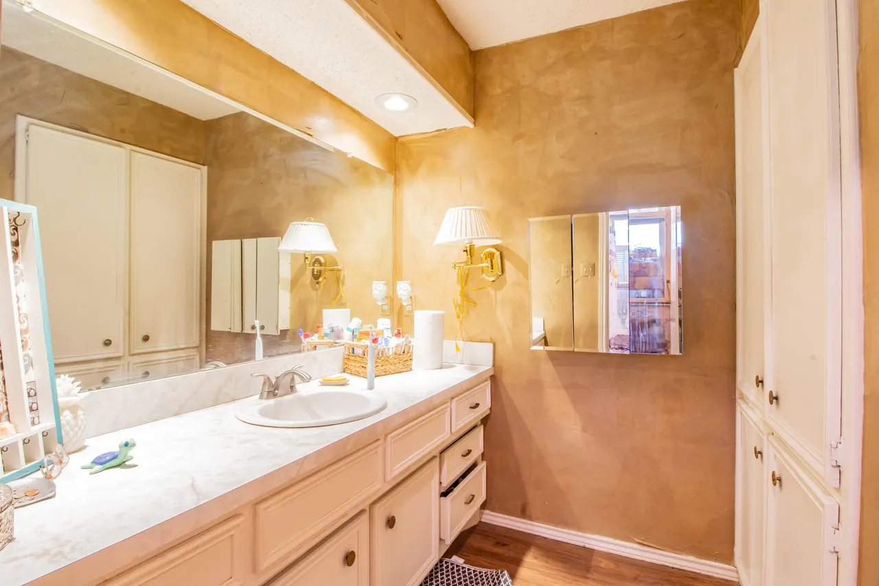 Photo 10 — 7915 Albany Avenue, Lubbock, TX 79424