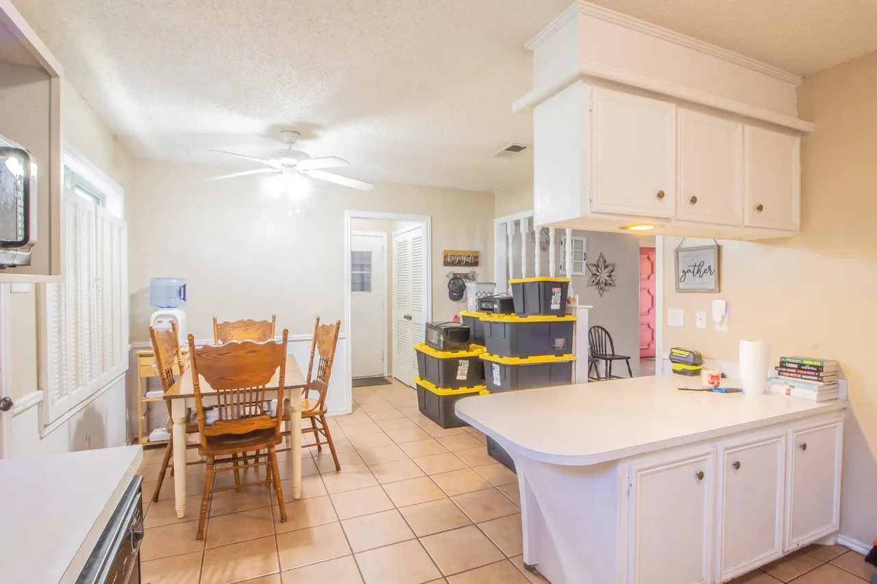 Photo 8 — 7915 Albany Avenue, Lubbock, TX 79424