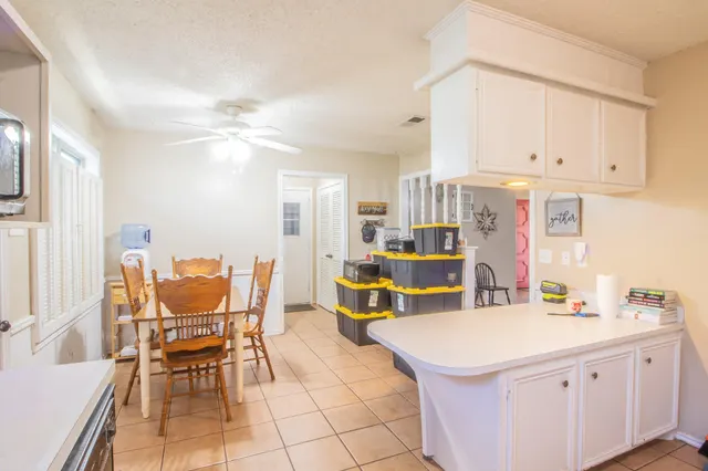 Photo 8 — 7915 Albany Avenue, Lubbock, TX 79424