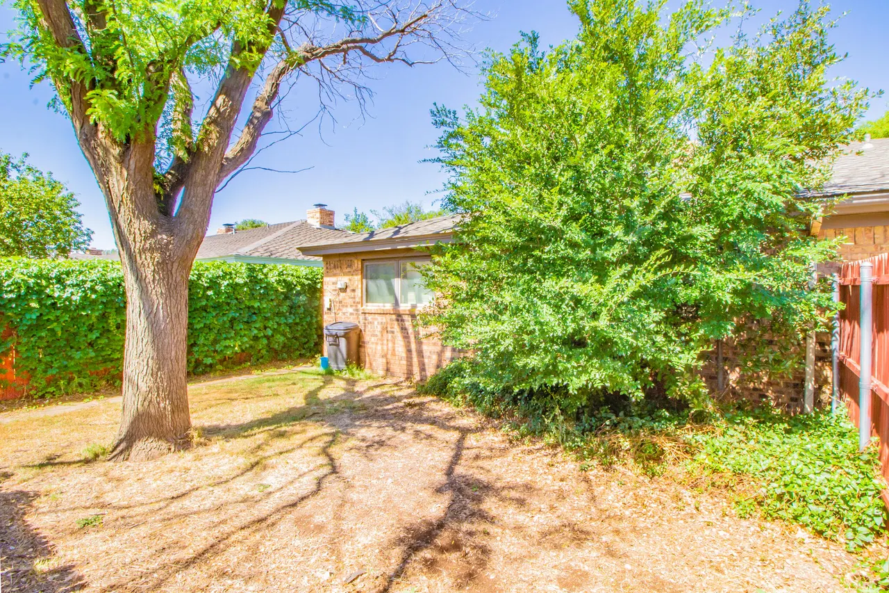 Photo 18 — 7915 Albany Avenue, Lubbock, TX 79424