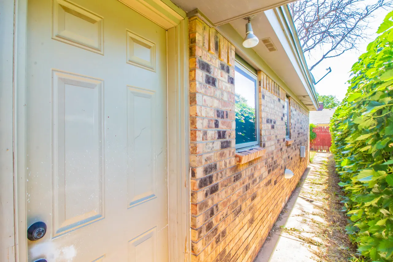 Photo 17 — 7915 Albany Avenue, Lubbock, TX 79424