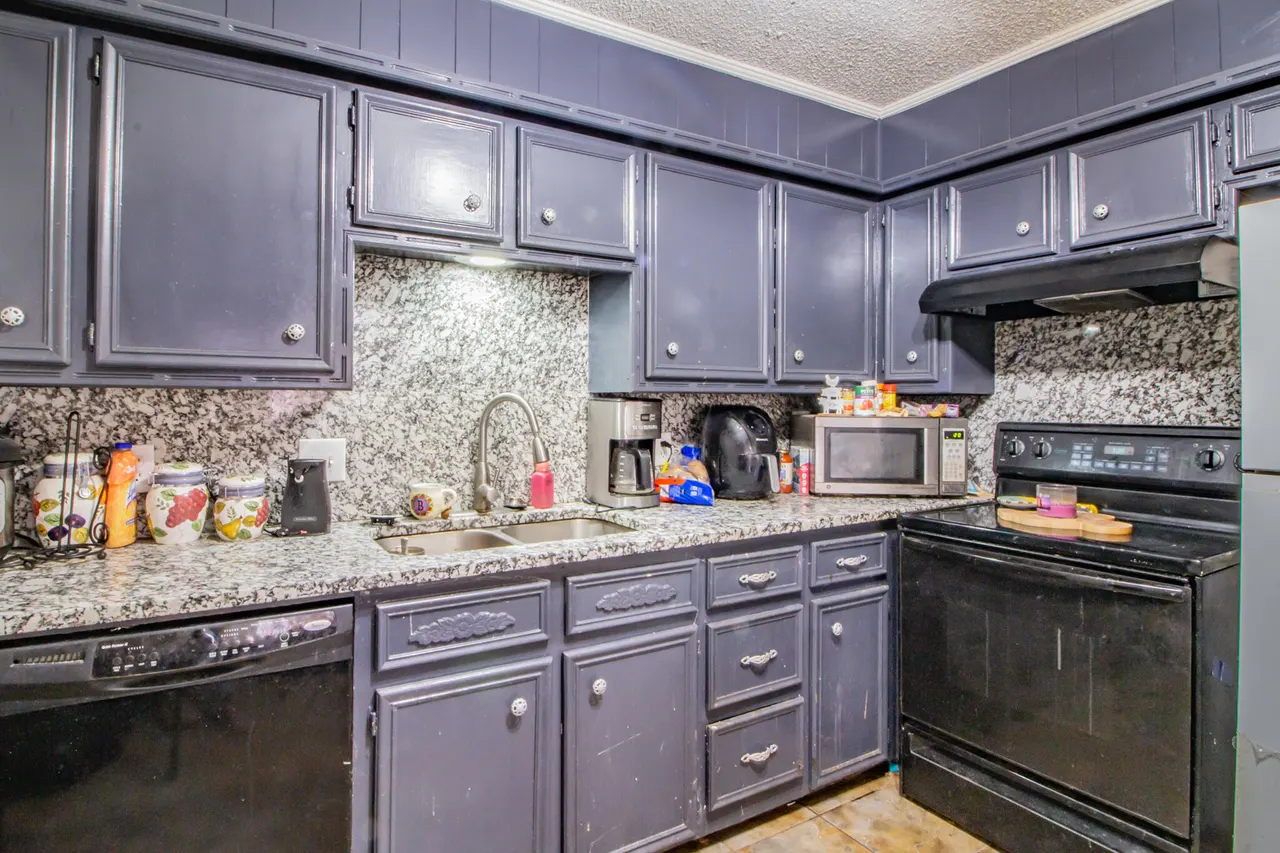 Photo 15 — 7915 Albany Avenue, Lubbock, TX 79424
