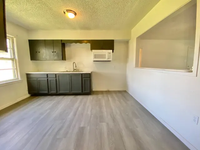 Photo 5 — 3206 1st Place, Lubbock, TX 79415