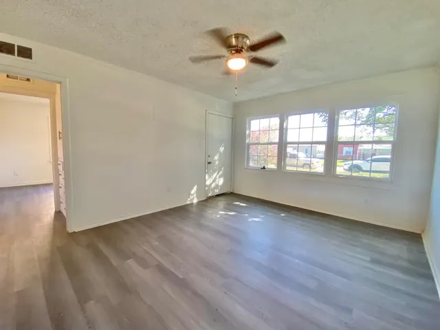 Photo 8 — 3206 1st Place, Lubbock, TX 79415