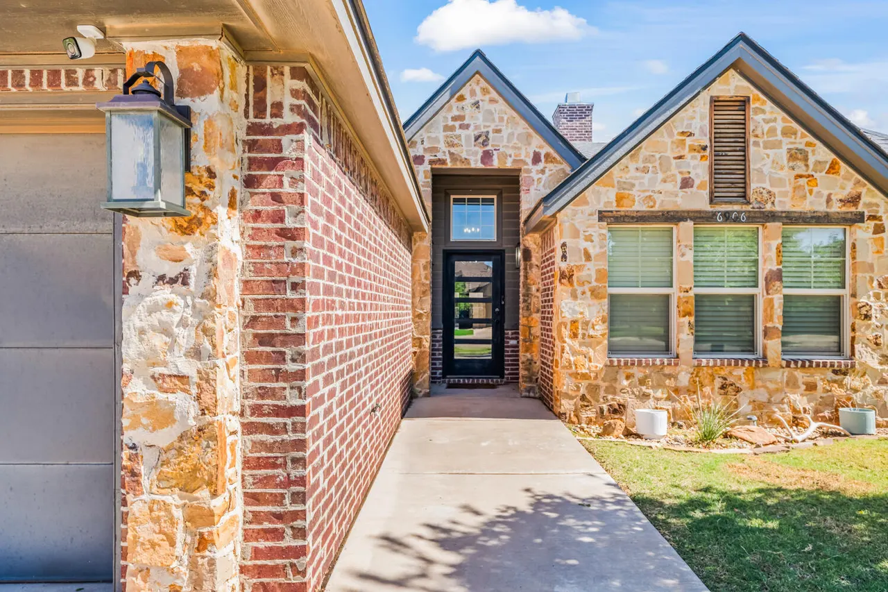 Photo 2 — 6906 70th Street, Lubbock, TX 79424