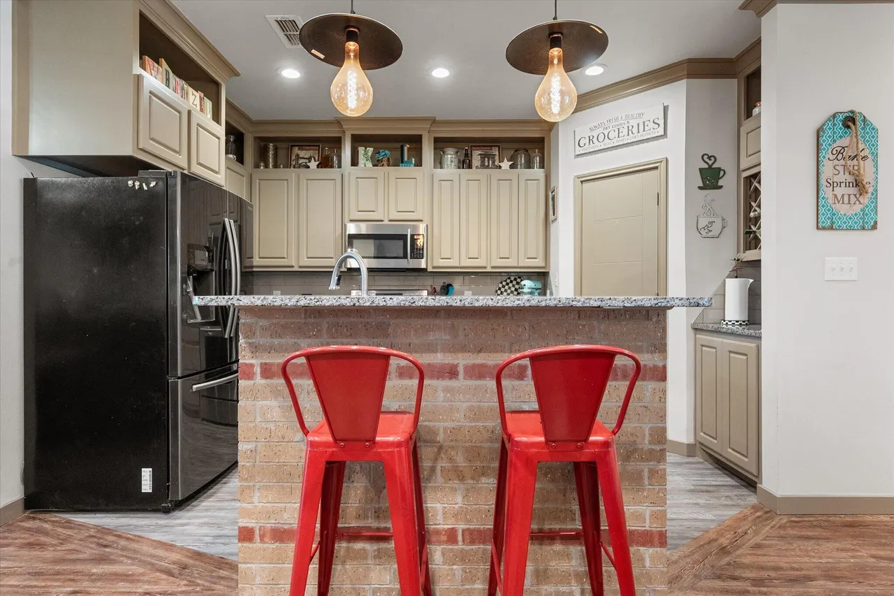 Photo 9 — 2111 101st Street, Lubbock, TX 79423