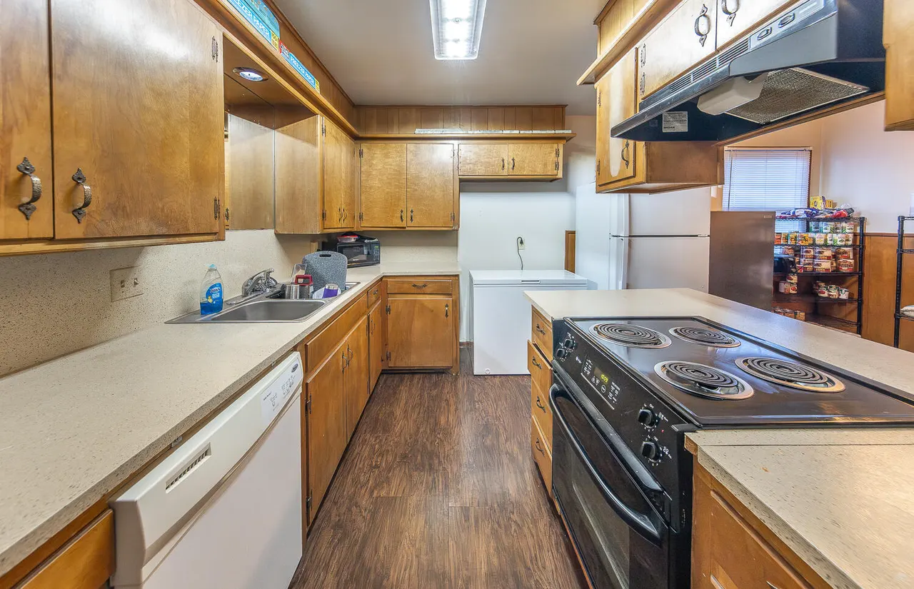 Photo 3 — 2408 33rd Street, Lubbock, TX 79411