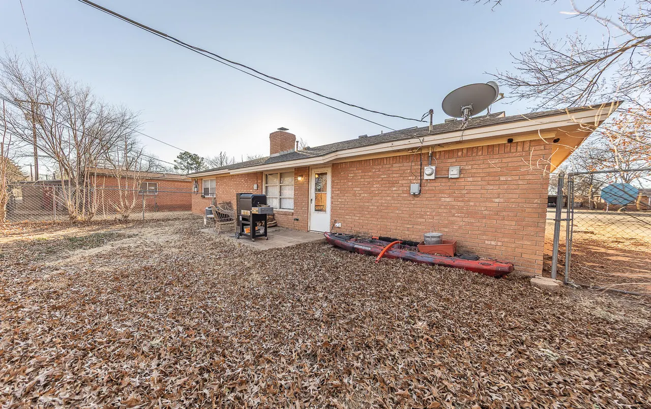 Photo 14 — 2408 33rd Street, Lubbock, TX 79411