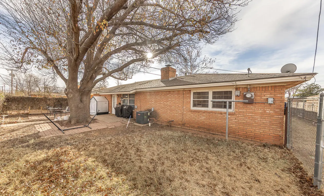 Photo 3 — 2410 33rd Street, Lubbock, TX 79411