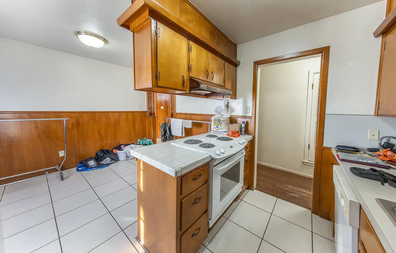 Photo 5 — 2410 33rd Street, Lubbock, TX 79411