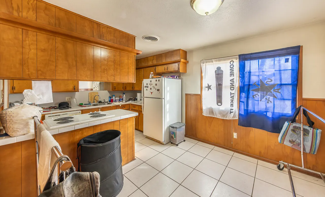 Photo 7 — 2410 33rd Street, Lubbock, TX 79411