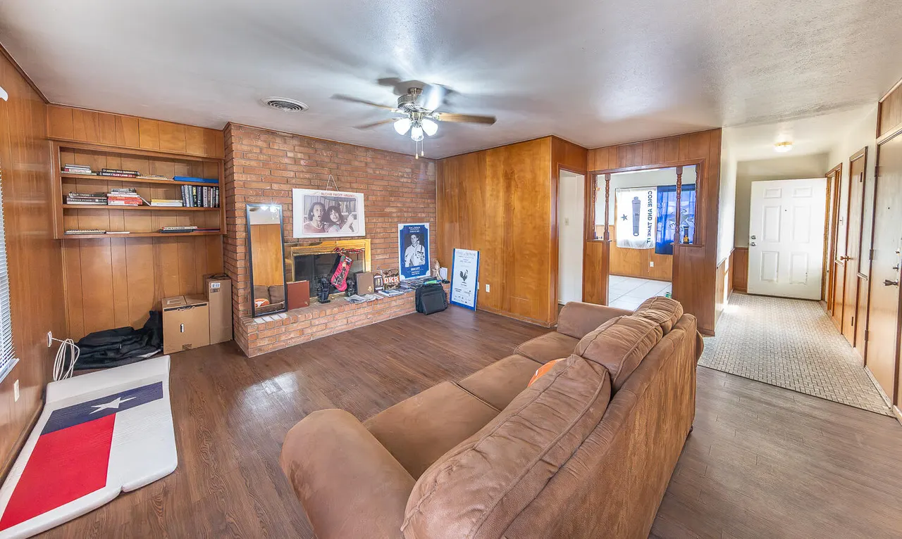Photo 10 — 2410 33rd Street, Lubbock, TX 79411