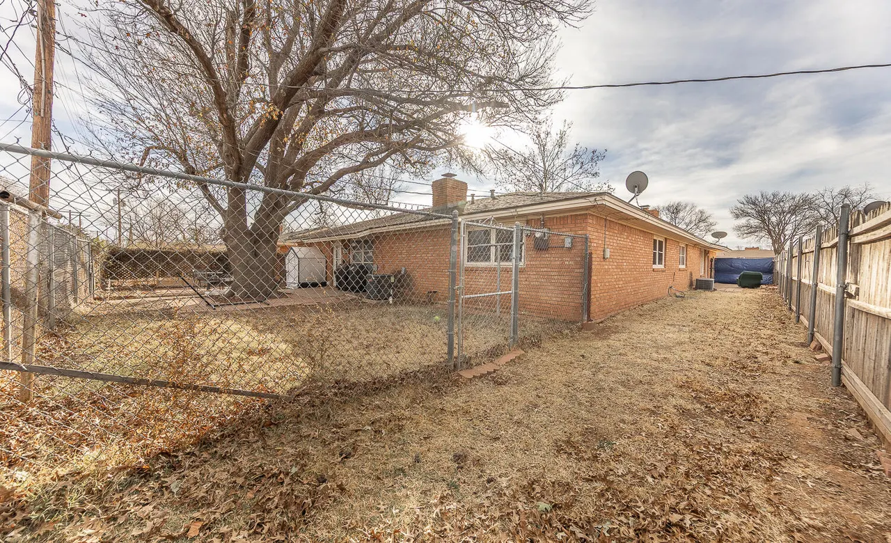 Photo 13 — 2410 33rd Street, Lubbock, TX 79411