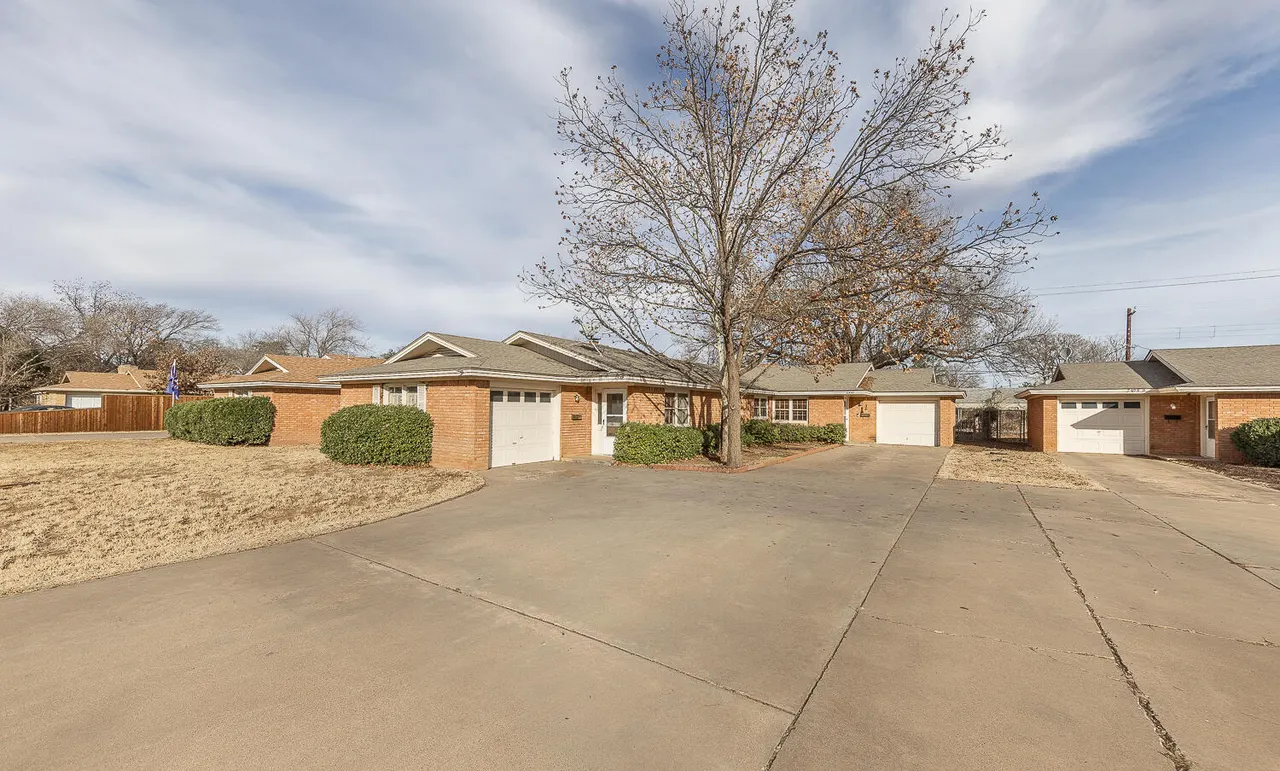 Photo 14 — 2410 33rd Street, Lubbock, TX 79411