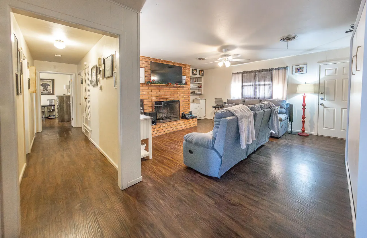 Photo 4 — 2412 33rd Street, Lubbock, TX 79411