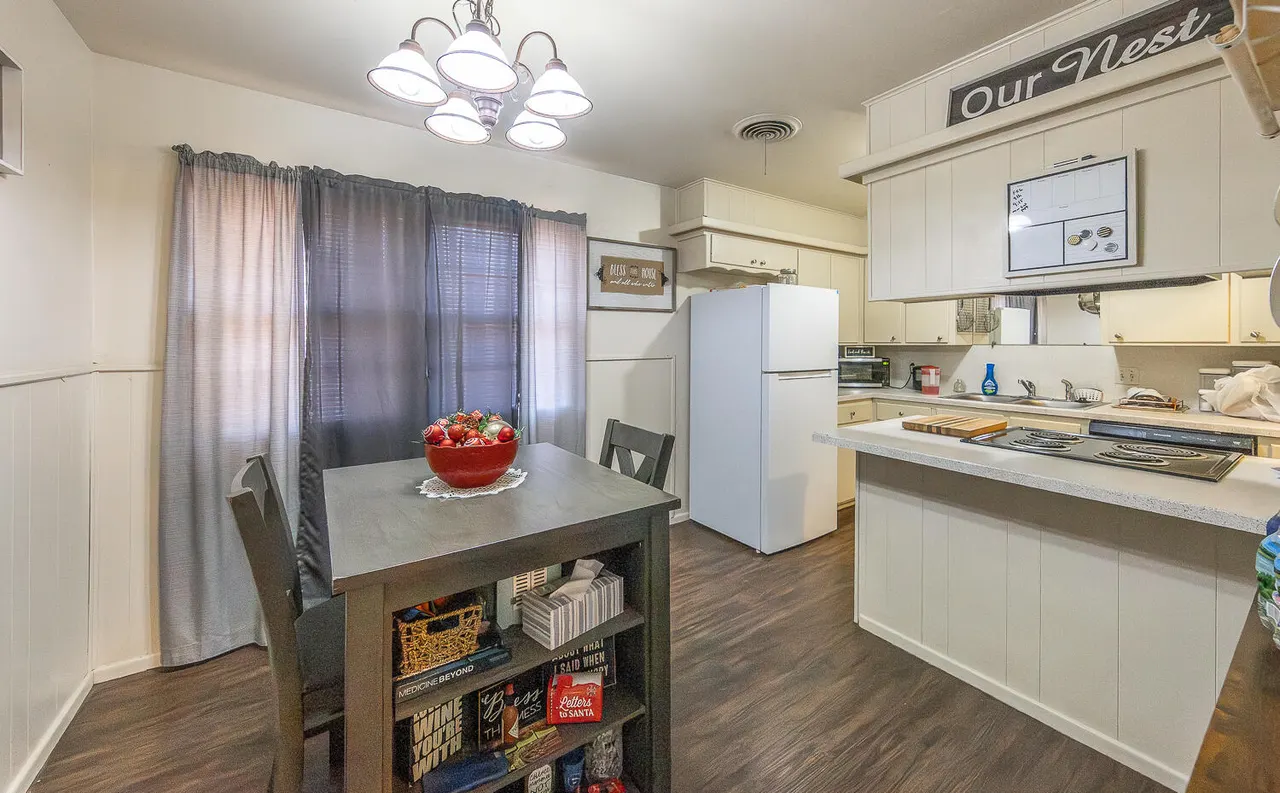 Photo 7 — 2412 33rd Street, Lubbock, TX 79411