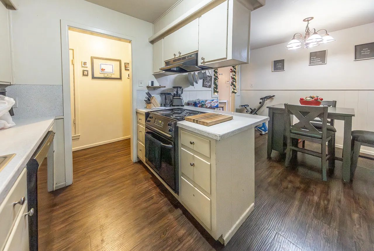 Photo 10 — 2412 33rd Street, Lubbock, TX 79411