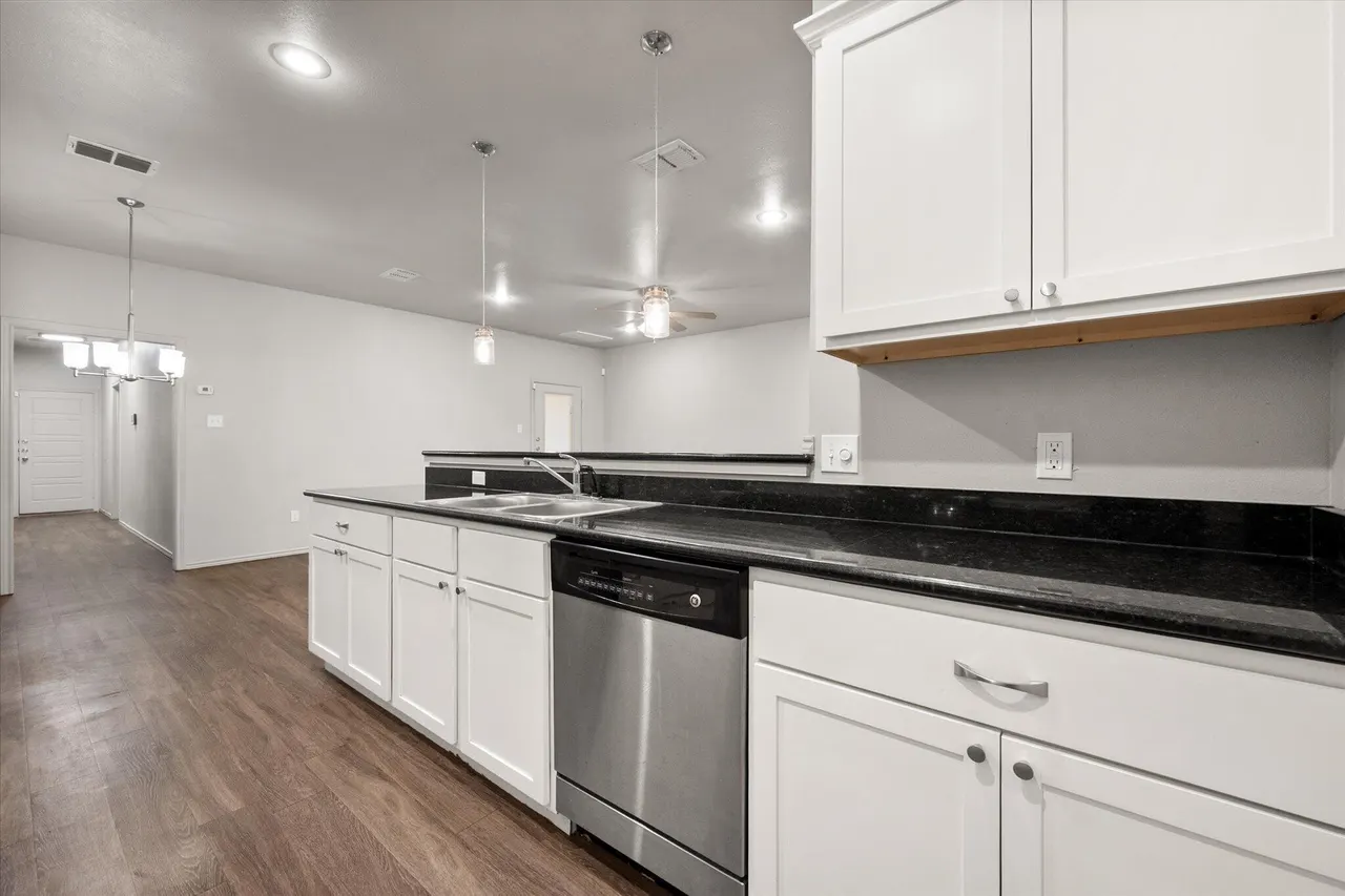 Photo 13 — 2119 10th Street, Lubbock, TX 79401