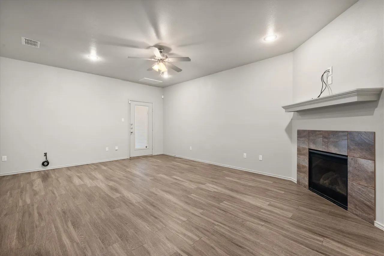 Photo 5 — 2119 10th Street, Lubbock, TX 79401