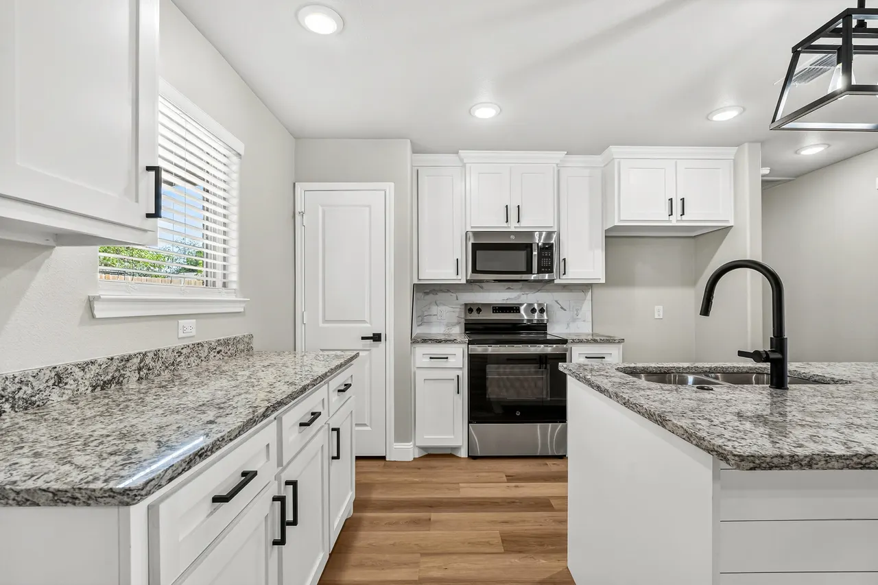 Photo 8 — 702 11th Street, Abernathy, TX 79311